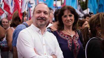 Martín Sabbatella y Vilma Ripoll participaron del abrazo (Adrián Escandar)