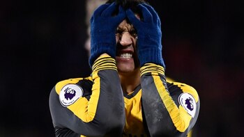 Alexis Sánchez no ocultó su frustración en el empate del Arsenal ante el Bournemouth (Reuters)