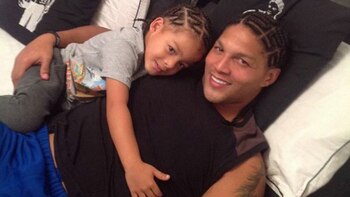 Juan Manaure junto a su