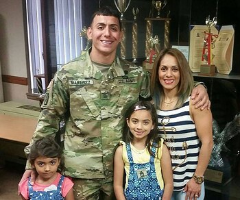 Nick Martinez y su familia