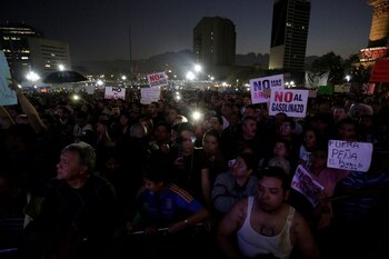 La policía enfrentó a los