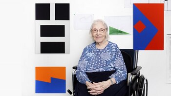 Carmen tiene 101 y está en silla de ruedas, pero nada la detiene para seguir adelante con su pasión