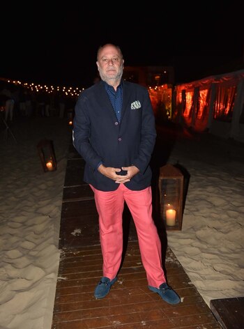 Martín Cabrales, con pantalones de