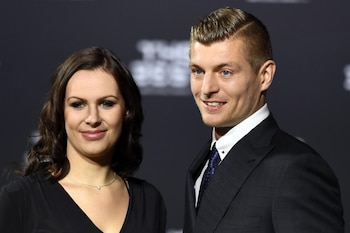 Tony Kroos, junto a Jessica Farber (Walter Bieri/Keystone via AP)