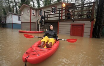 Elizabeth Hamilton ofrece transporte para sus