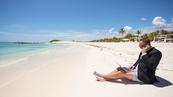 Para poder trabajar durante las