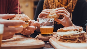 El alcohol activa las mismas