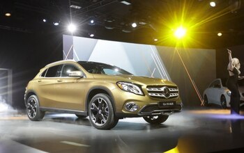 El nuevo Mercedes-Benz GLA 220 4Matic presentó novedades estéticas en el diseño interior y exterior más una actualización del equipamiento que según la marca bávara mejorarán la apariencia del SUV compacto