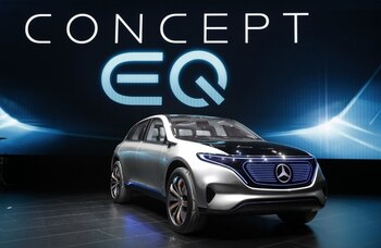 El Mercedes-Benz EQ es otra SUV y otro concept car. Aspira ser el prototipo que inaugure una familia de modelos eléctricos de la prestigiosa firma automotriz alemana