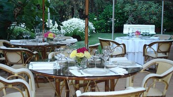 Su ambiente cálido y refinado