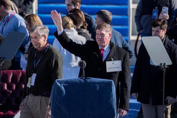 Greg Lowery personificó a Donald