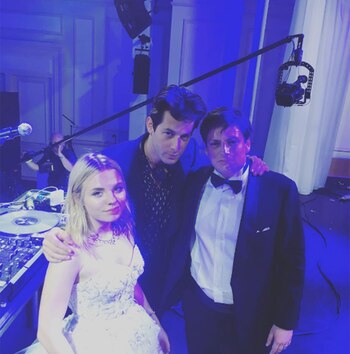 Los novios junto cona Mark