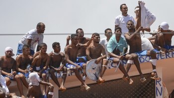 Los agentes dispararon desde los