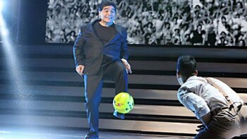 Maradona, en un teatro de