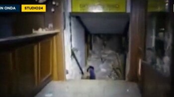 Una escalera quedó absolutamente tapada