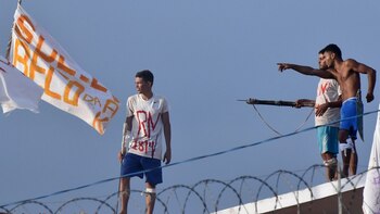 Presos en el techo de