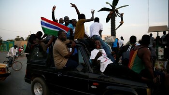 Centenares de ciudadanos salieron a