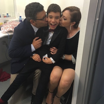 Adrián con sus padres, Toñi