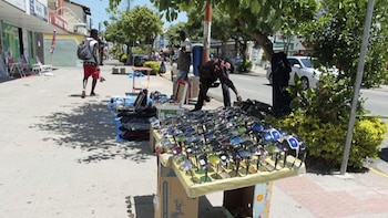 Muchos manteros senegaleses y haitianos