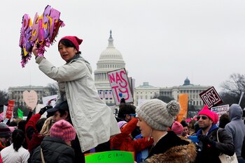 El Capitolio de fondo en la marcha en Washington(Reuters)