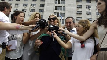 Lilita Carrió habla con la prensa tras salir de Tribunales