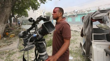 Entre los muertos y heridos