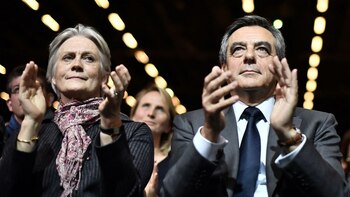 Francois Fillon con su esposa