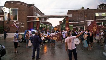 Los trabajadores protestando por los