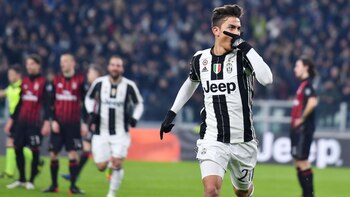 Paulo Dybala, realizando el festejo