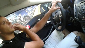 Nahuel Bellocq, dentro del auto