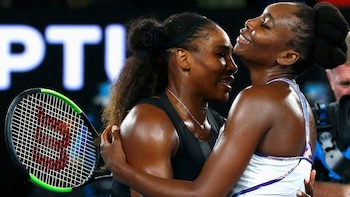 El abrazo entre las hermanas