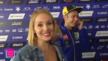 La periodista terminó llevándose dos