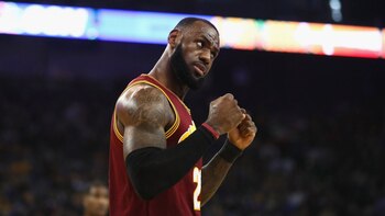 LeBron James emitió comentarios muy duros contra Charles Barkley (Getty)