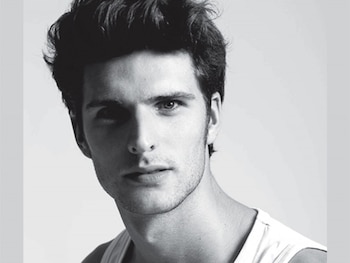 Lluís Pitarch es modelo, polítologo