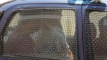 Los rugbiers saliendo de los