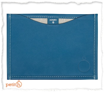 Porta-pasaportes de cuero reciclado.