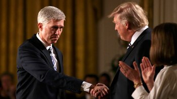 Neil Gorsuch y Donald Trump.