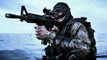 El entrenamiento en buceo y demolición submarina es básico para los SEALs