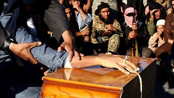 Los terroristas de ISIS les amputaron a las manos a dos niños