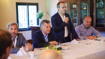 Diego Valenzuela habla durante un