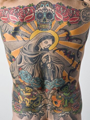 La espalda tatuada de Tim