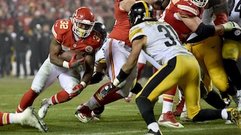 El corredor recibe la pelota