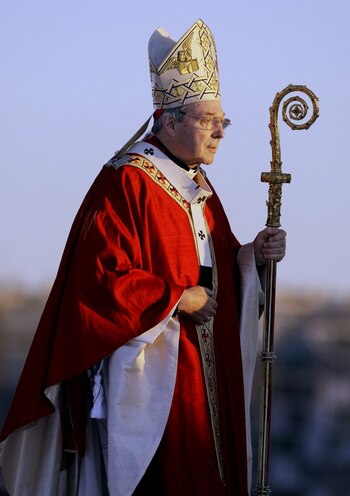 El cardenal George Pell, estrecho