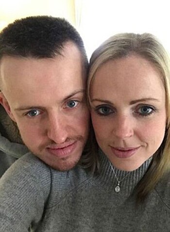 Graham McQuet y su novia