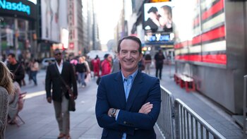 El economista David Bach da