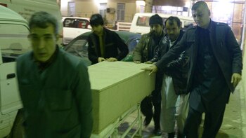 Seis trabajadores de la Cruz