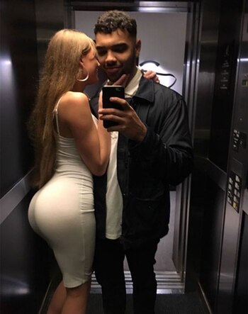 Megan junto con su novio