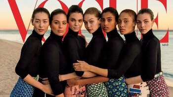 Ashley Graham (segunda desde la