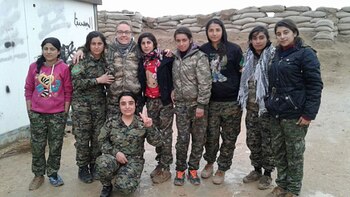 Taylor con compañeras de las