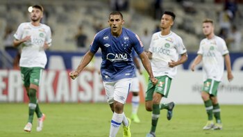 Jugó 60 partidos en Cruzeiro